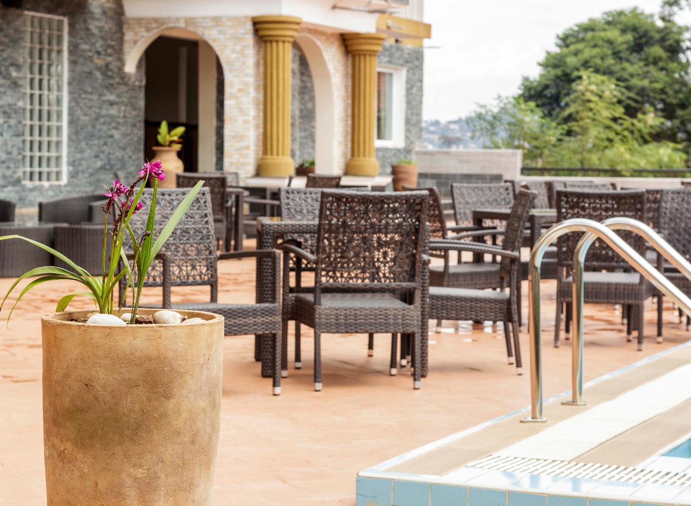 Hotel DUOMO poolside terrace